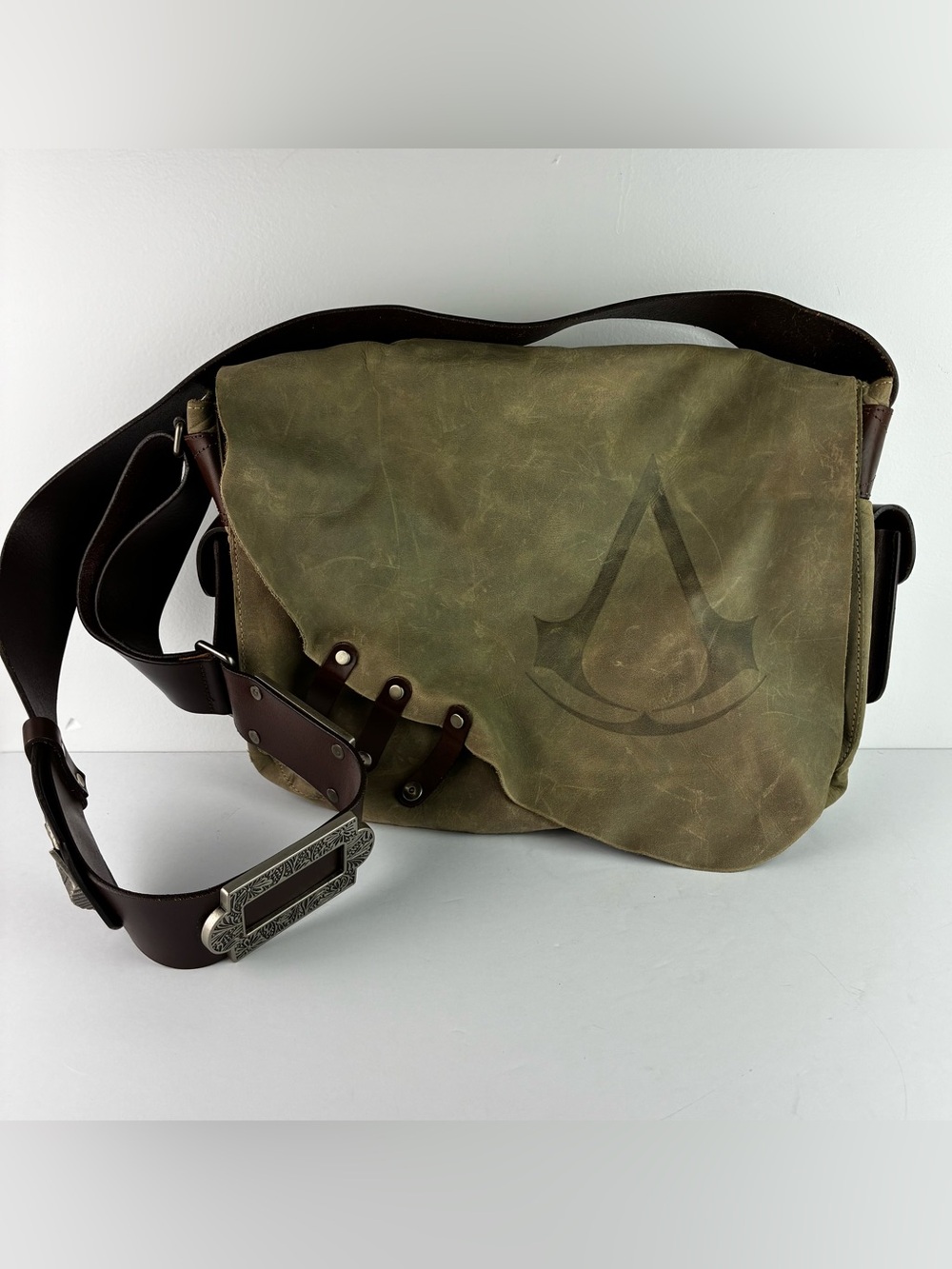 Assassin’s Creed M0851 Ubisoft Workshop Leather Messenger Bag